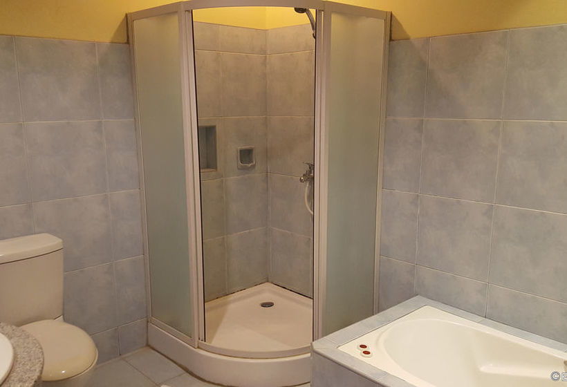 בית מלון כפרי Dumaguete Royal Suite Inn