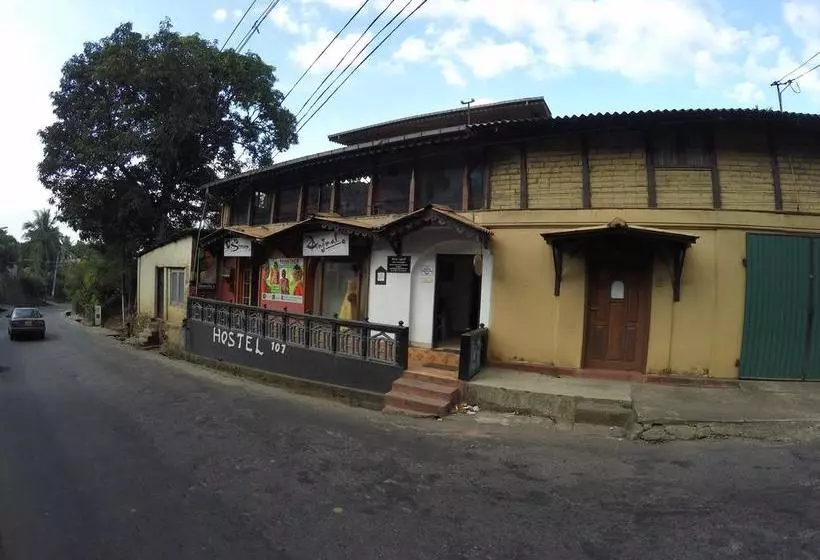 Hotel Hostel 107