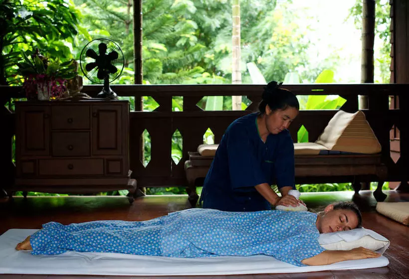 Отель Khum Lanna