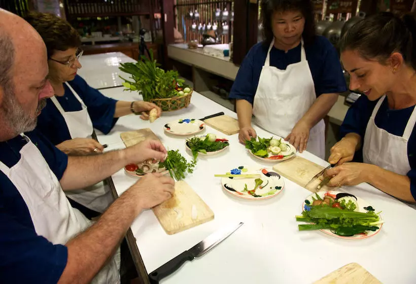 Отель Khum Lanna