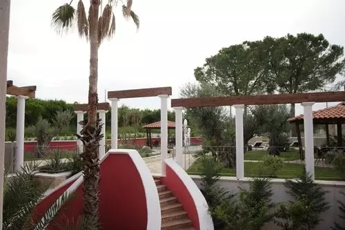 Hotelli La Maison Rouge Resort