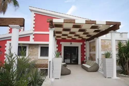 Hotelli La Maison Rouge Resort