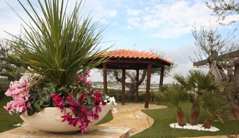 Hotelli La Maison Rouge Resort