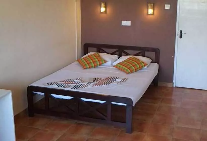 Hotel Reggie S Guesthouse