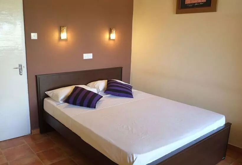 Hotel Reggie S Guesthouse