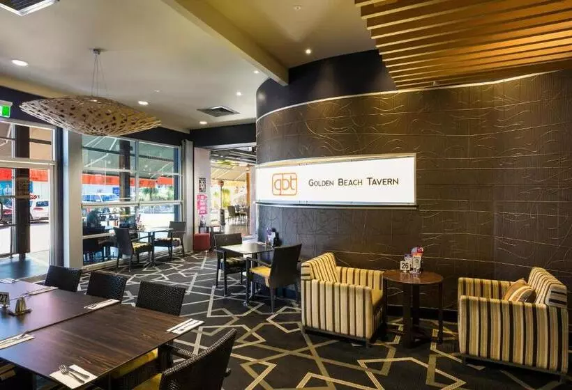 מוטל Nightcap At Golden Beach Tavern