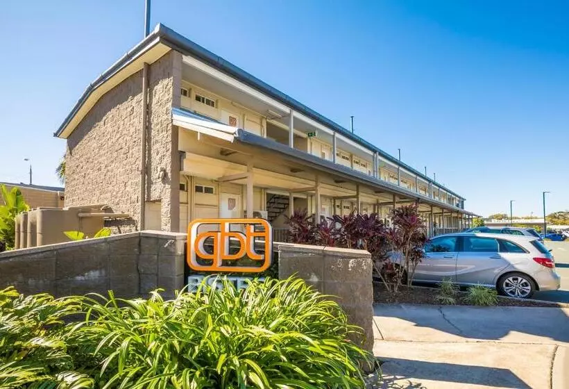 מוטל Nightcap At Golden Beach Tavern