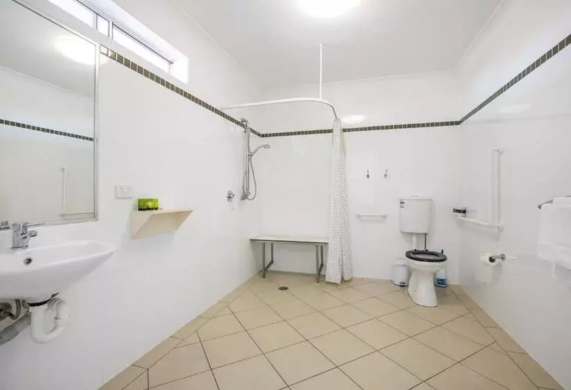 מוטל Nightcap At Golden Beach Tavern