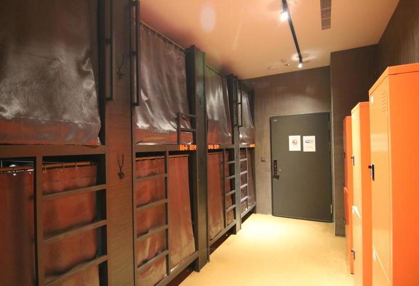 Next Taipei Hostelmain Station