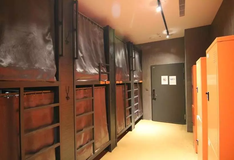 Next Taipei Hostelmain Station