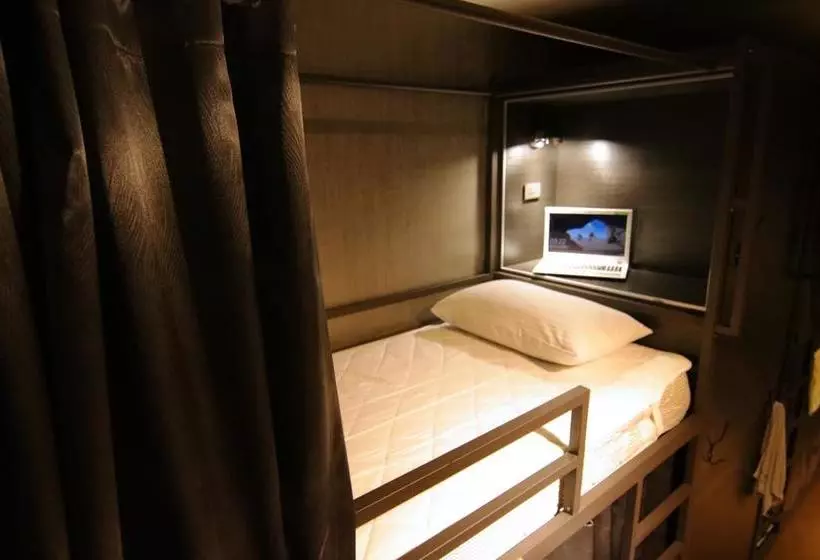 Next Taipei Hostelmain Station