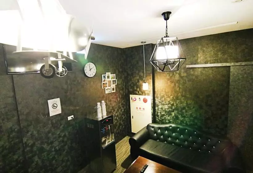 Next Taipei Hostelmain Station