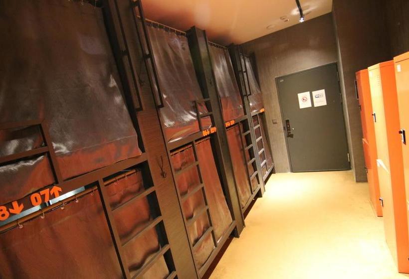 Next Taipei Hostelmain Station