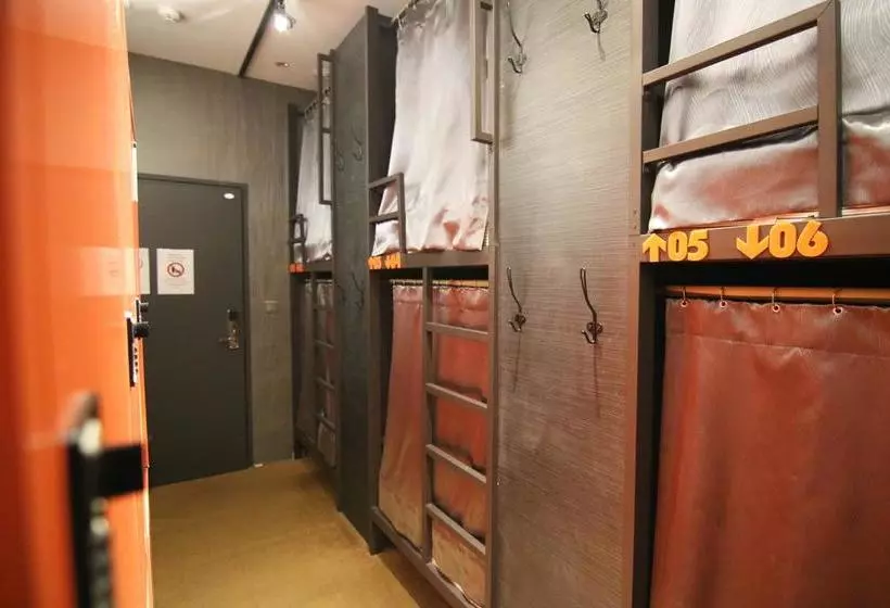 Next Taipei Hostelmain Station