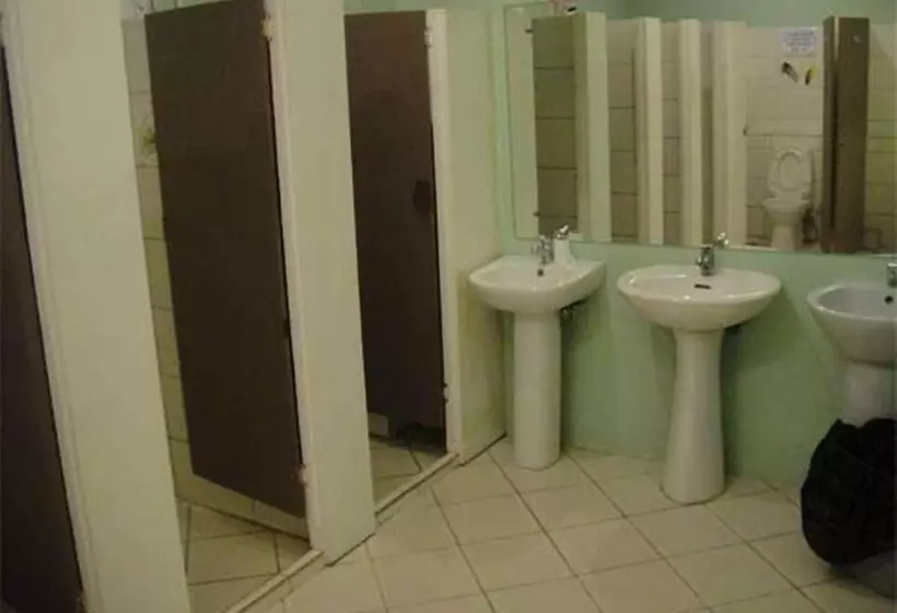 Airport Travelodge Manila Hostel