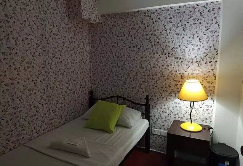 Airport Travelodge Manila Hostel