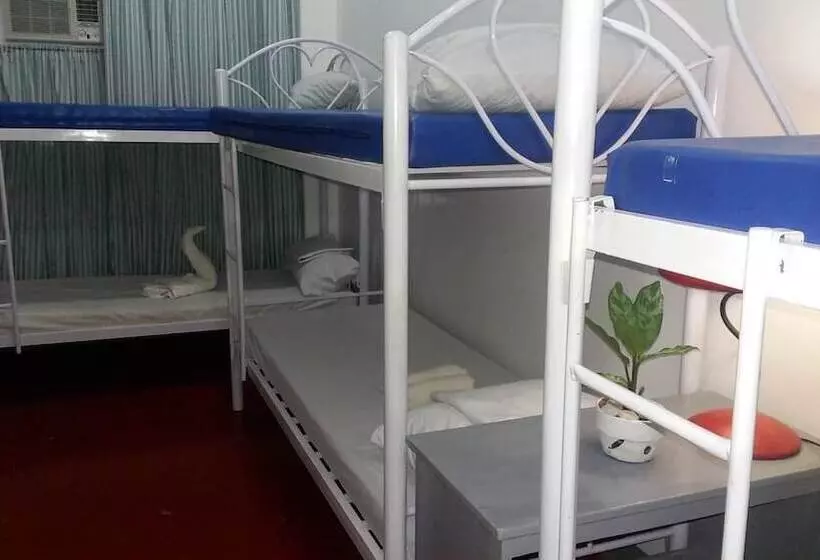 Airport Travelodge Manila Hostel
