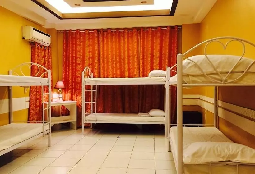 Airport Travelodge Manila Hostel