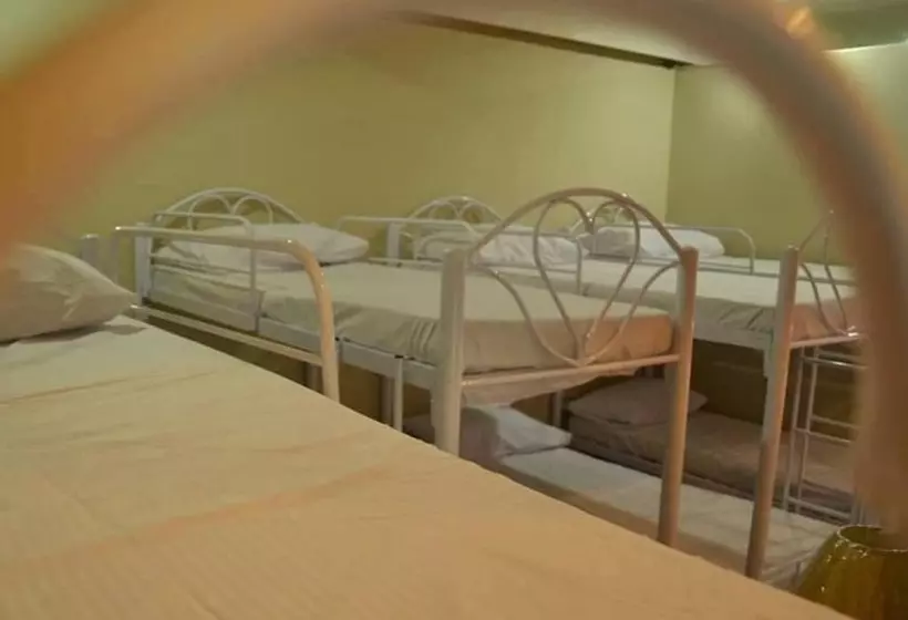 Airport Travelodge Manila Hostel