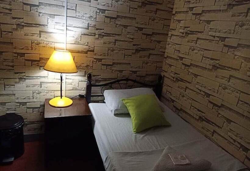 Airport Travelodge Manila   Hostel