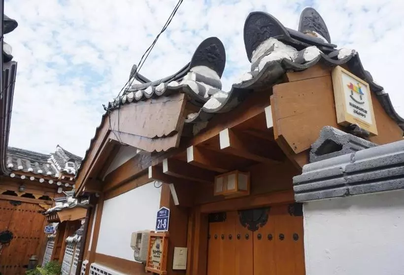 הוסטל The Place Seoul Hanok Guesthouse