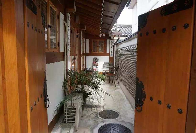 הוסטל The Place Seoul Hanok Guesthouse