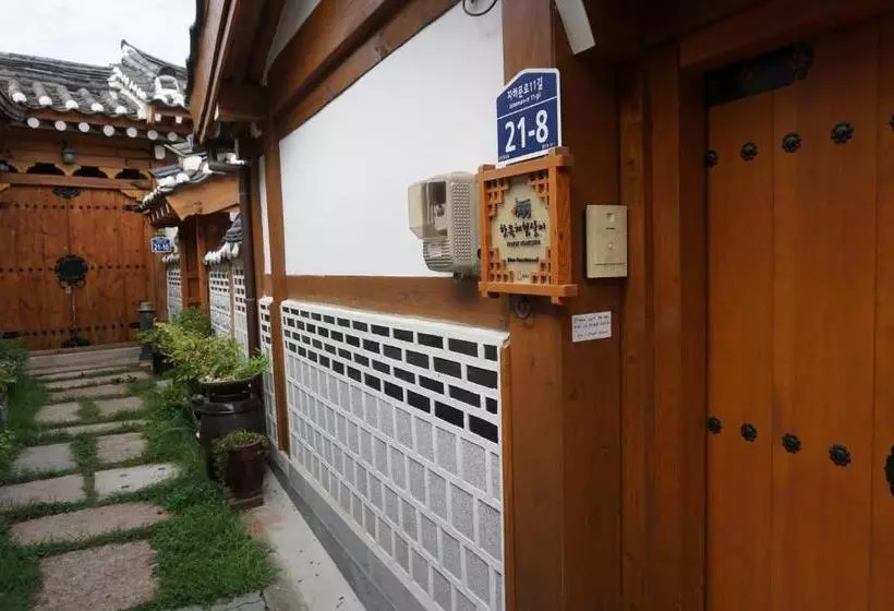 הוסטל The Place Seoul Hanok Guesthouse