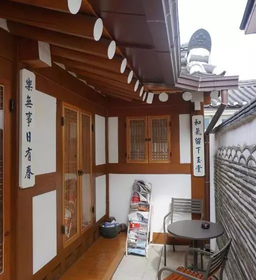 הוסטל The Place Seoul Hanok Guesthouse