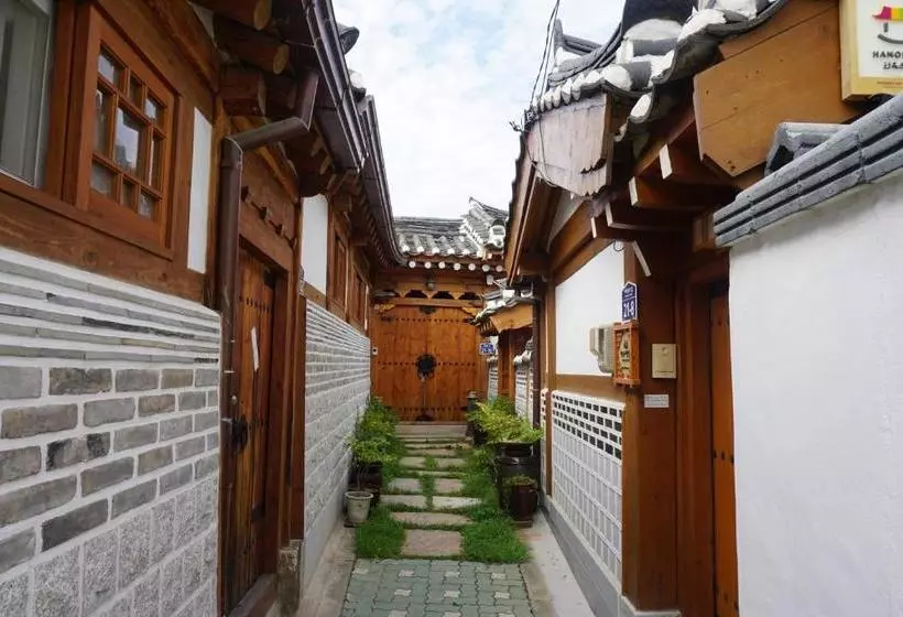 הוסטל The Place Seoul Hanok Guesthouse