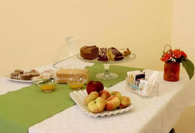 تختخواب و صبحانه Night & Day