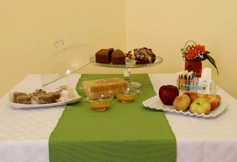 تختخواب و صبحانه Night & Day