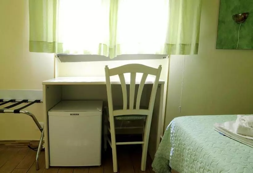 تختخواب و صبحانه Night & Day