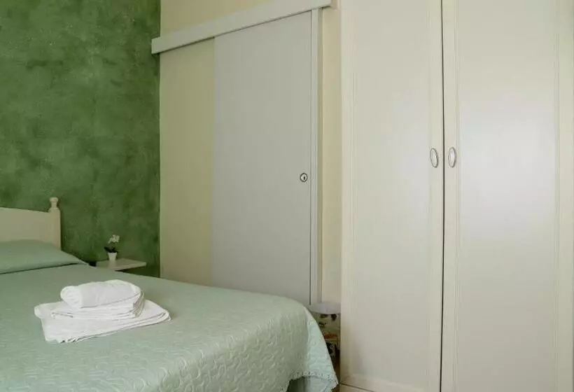 تختخواب و صبحانه Night & Day