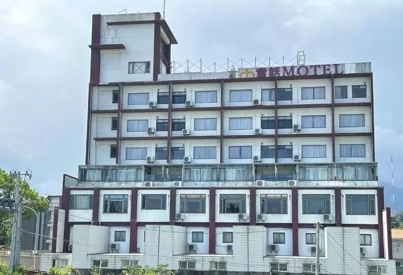 Fair Tale Motel   Sea