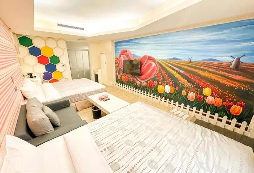 Fair Tale Motel   Sea