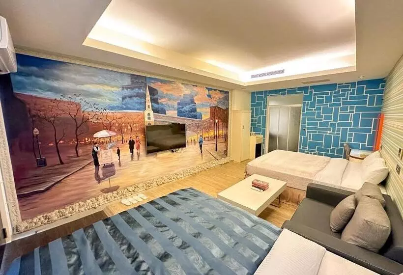 Fair Tale Motel   Sea