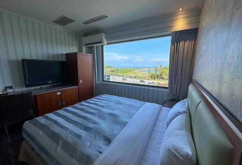 Fair Tale Motel   Sea