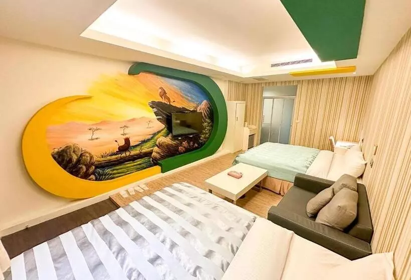 Fair Tale Motel   Sea