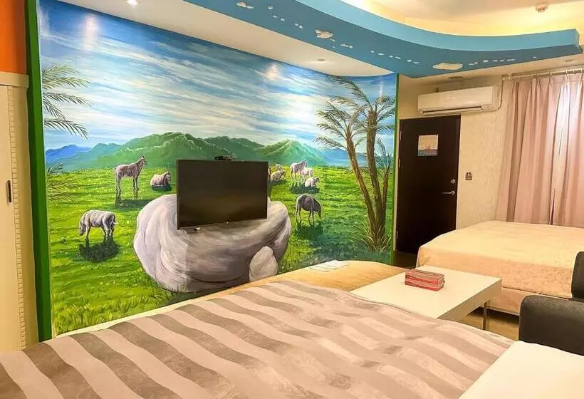 Fair Tale Motel   Sea
