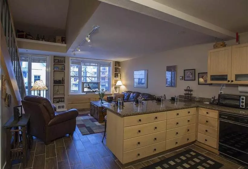 ホテル Columbia Place Condominium