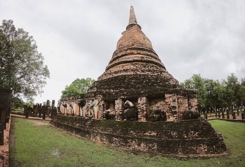 בית מלון כפרי Naracha Resort