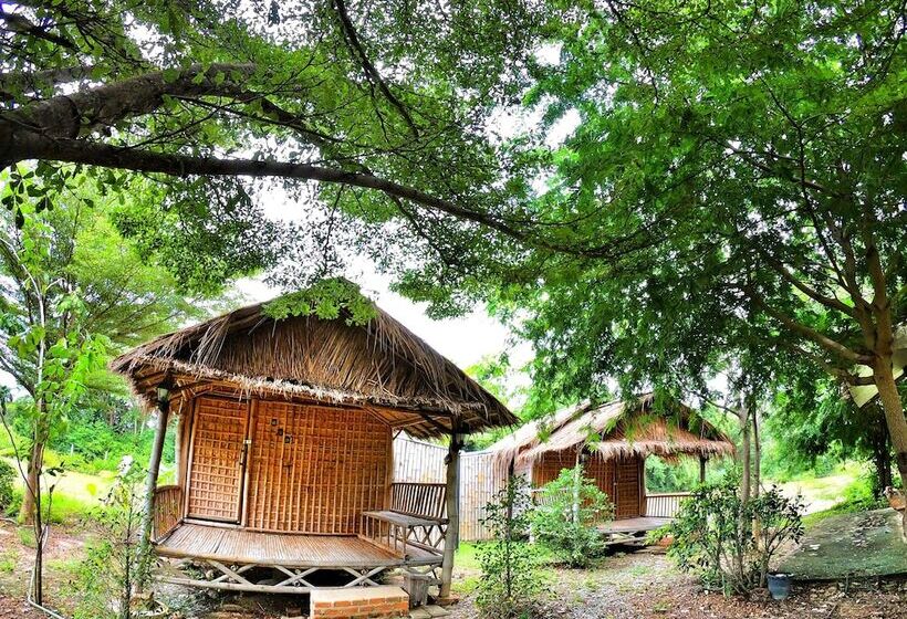 בית מלון כפרי Naracha Resort