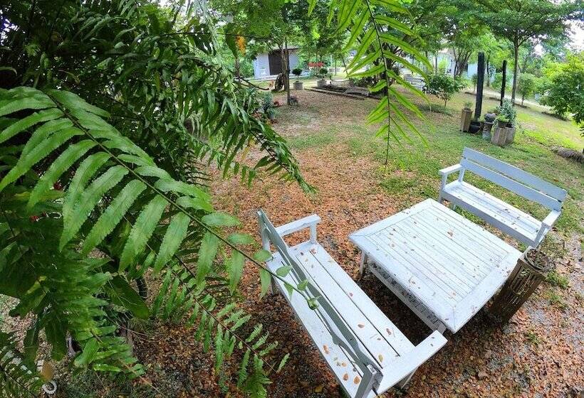 בית מלון כפרי Naracha Resort