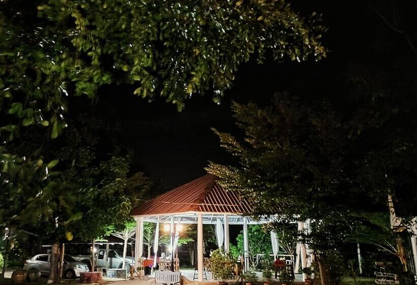 בית מלון כפרי Naracha Resort