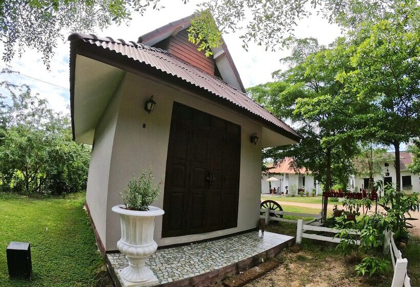 בית מלון כפרי Naracha Resort