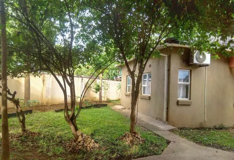 هتل Tasha Lodge And Tours