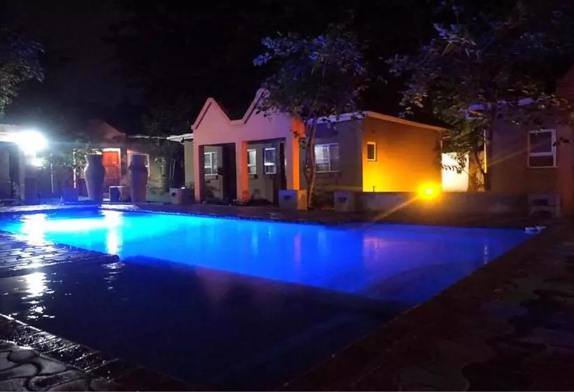 هتل Tasha Lodge And Tours