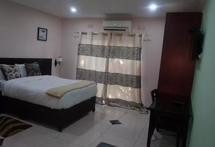 هتل Tasha Lodge And Tours