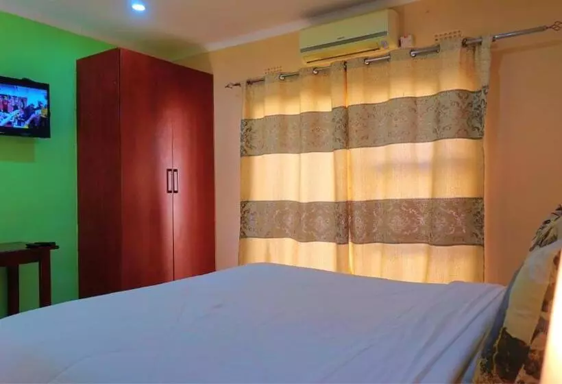 هتل Tasha Lodge And Tours