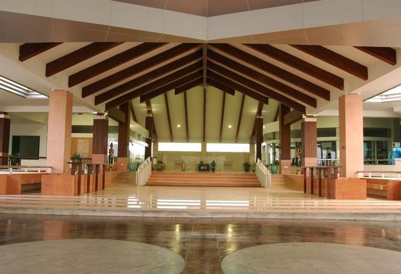 هتل Uniland Golf & Resort